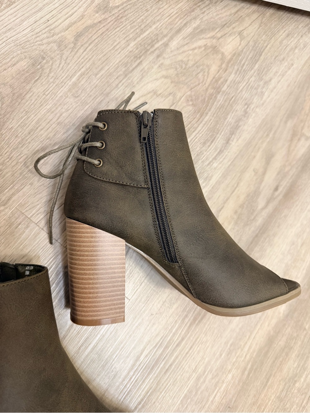 Green Olive Open-Toe Lace-Back Block Heel Booties NWOT SIZE 8 - Picture 4 of 8